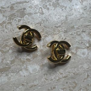 Chanel clip on earrings (1996)